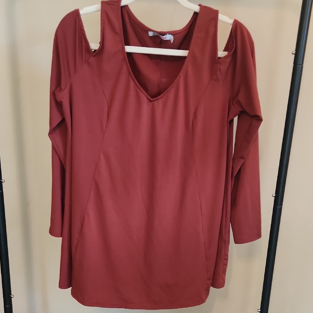 JustFab Women's Burgundy Cold Shoulder Top